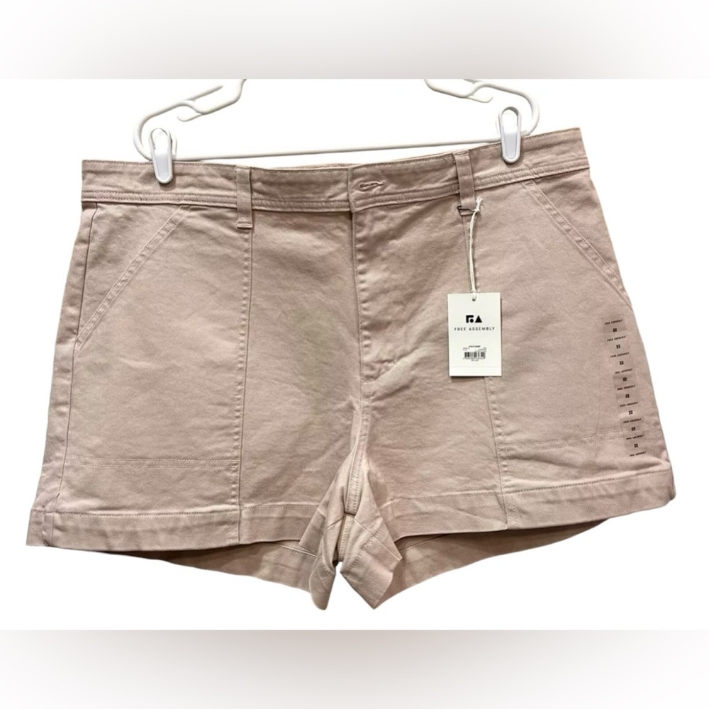 NWT Women Shorts plus Size 22 Free assembly Pink stretch pockets